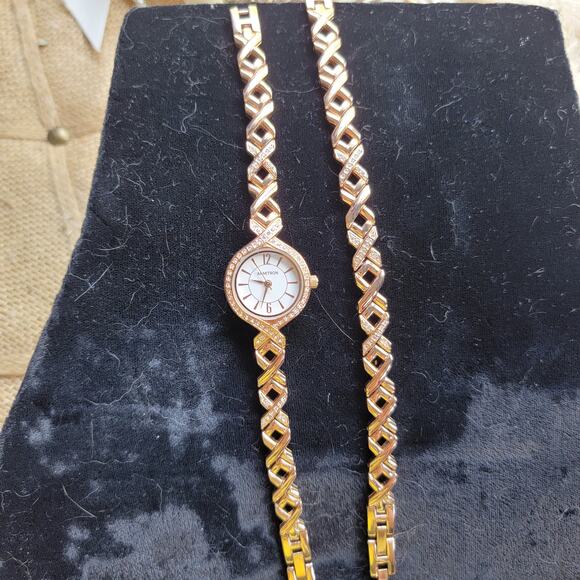 Armitron Womens Quartz Watch Gold Crystal Dress Watch Set Gift for Her - Picture 14 of 14